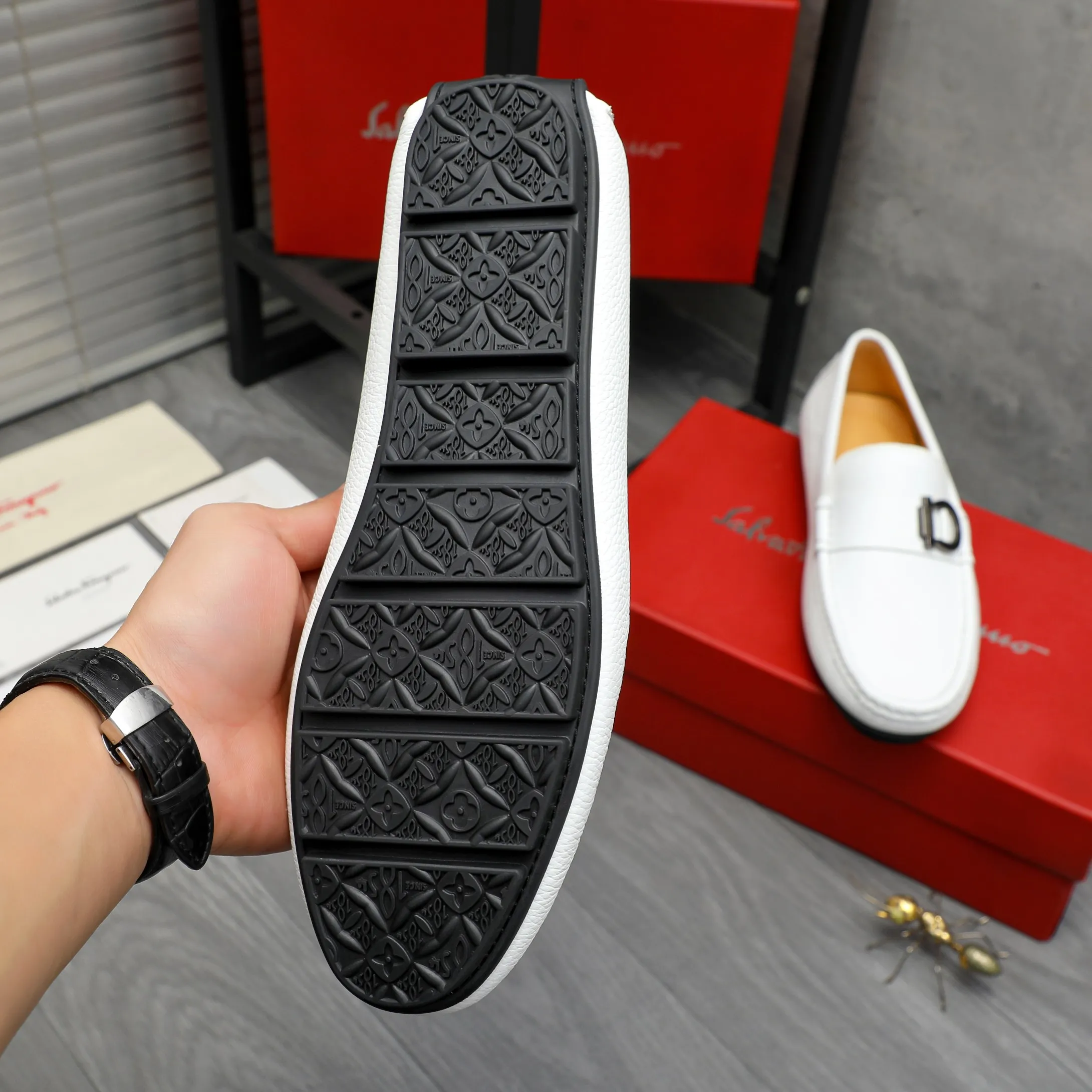 Men's shoes 💰p380 Product trademark: Ferragamo " Ferragamo ] Casual slip-on men's shoes Regular size: 38-45 Product material: Selected pebbled cowhide upper, pigskin lining, rubber outsole